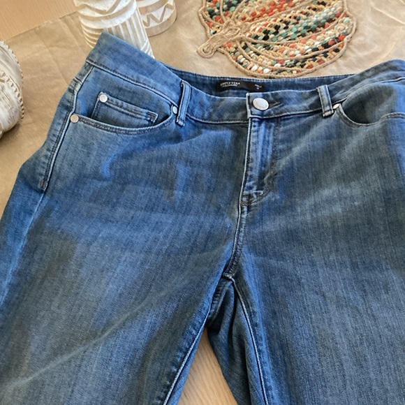 Stylish jeans by Vera Wang - Picture 4 of 5